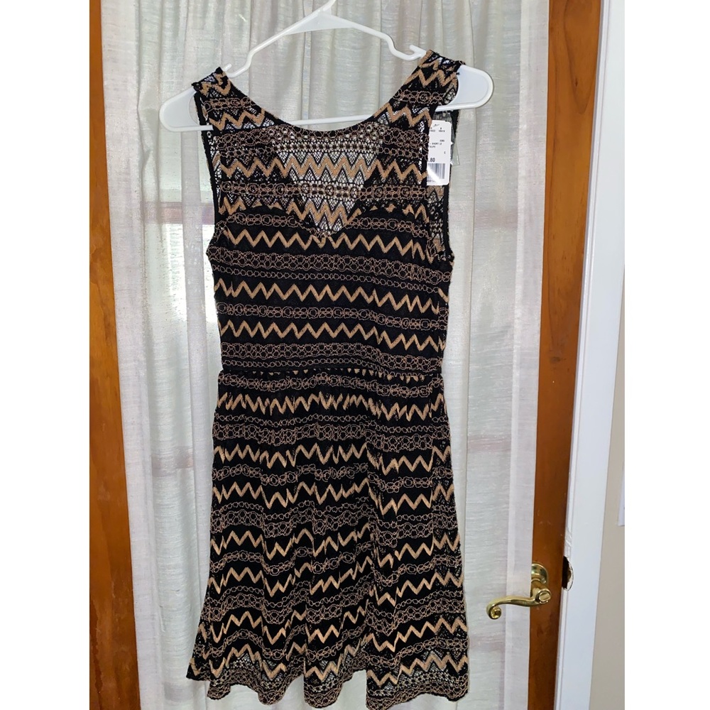 NEW BLACK AND TAUPE ZIG ZAG DRESS